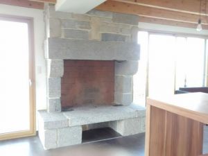 Granit sur cheminée
